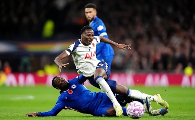 Caicedo tỏa sáng ở trận thắng Tottenham