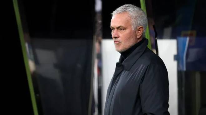 Mourinho buồn bã sau sai lầm của học trò Mourinho buồn bã sau sai lầm của học trò