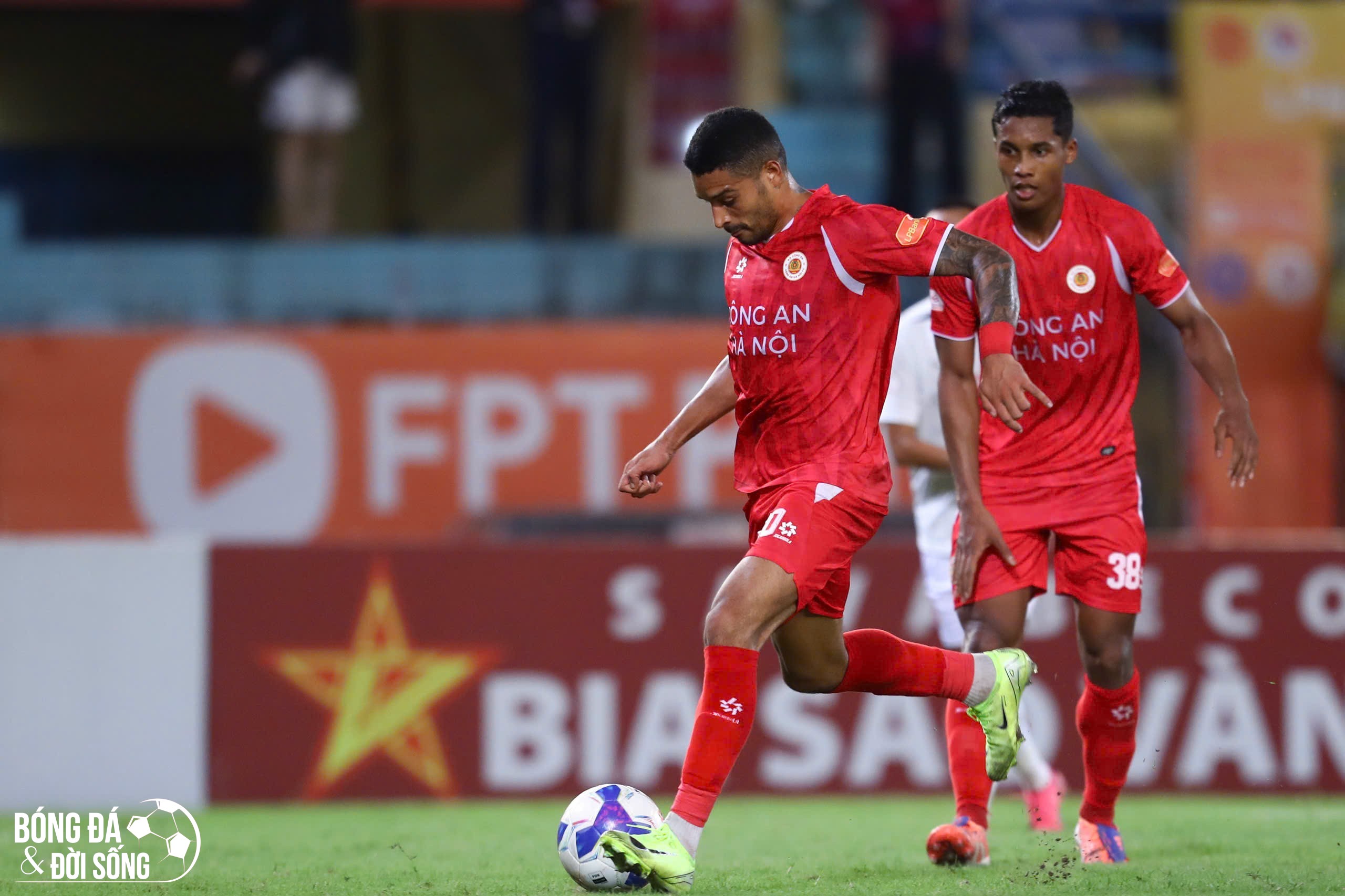 Công an Hà Nội kiểm soát bóng trước Hồng Lĩnh Hà Tĩnh