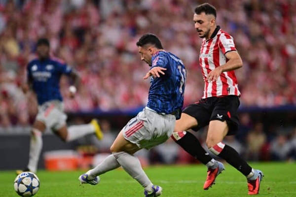 Martinelli ghi bàn cho Arsenal