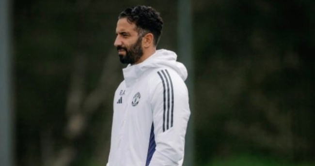 Amorim cần điều chỉnh lối chơi của MU. Amorim cần điều chỉnh lối chơi của MU.