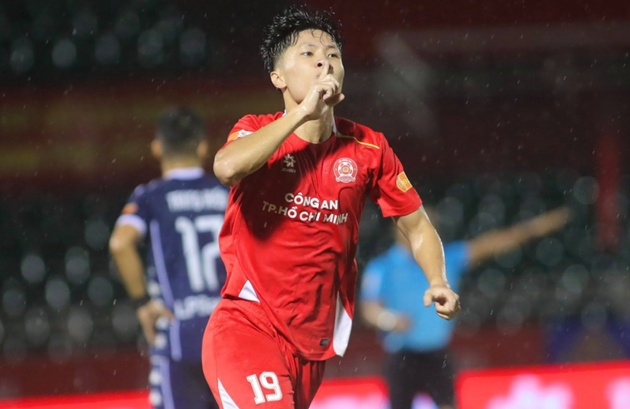 Quốc Cường đưa chủ nhà vượt lên dẫn 1-0.