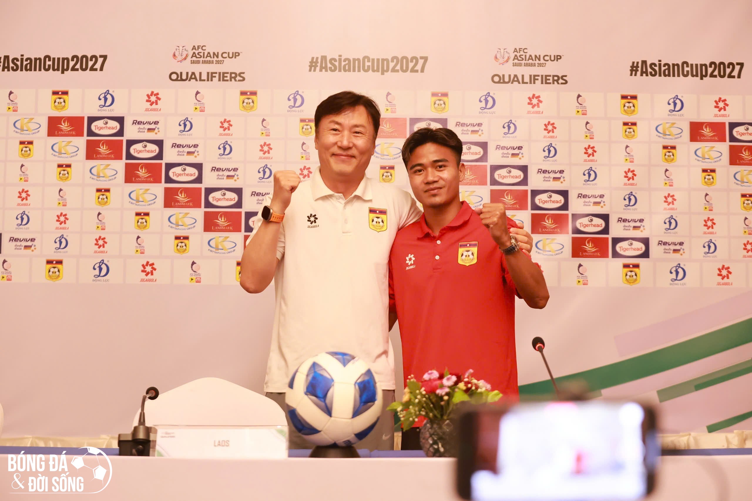 Tiền đạo ĐT Lào Bounphachan Bounkong họp báo