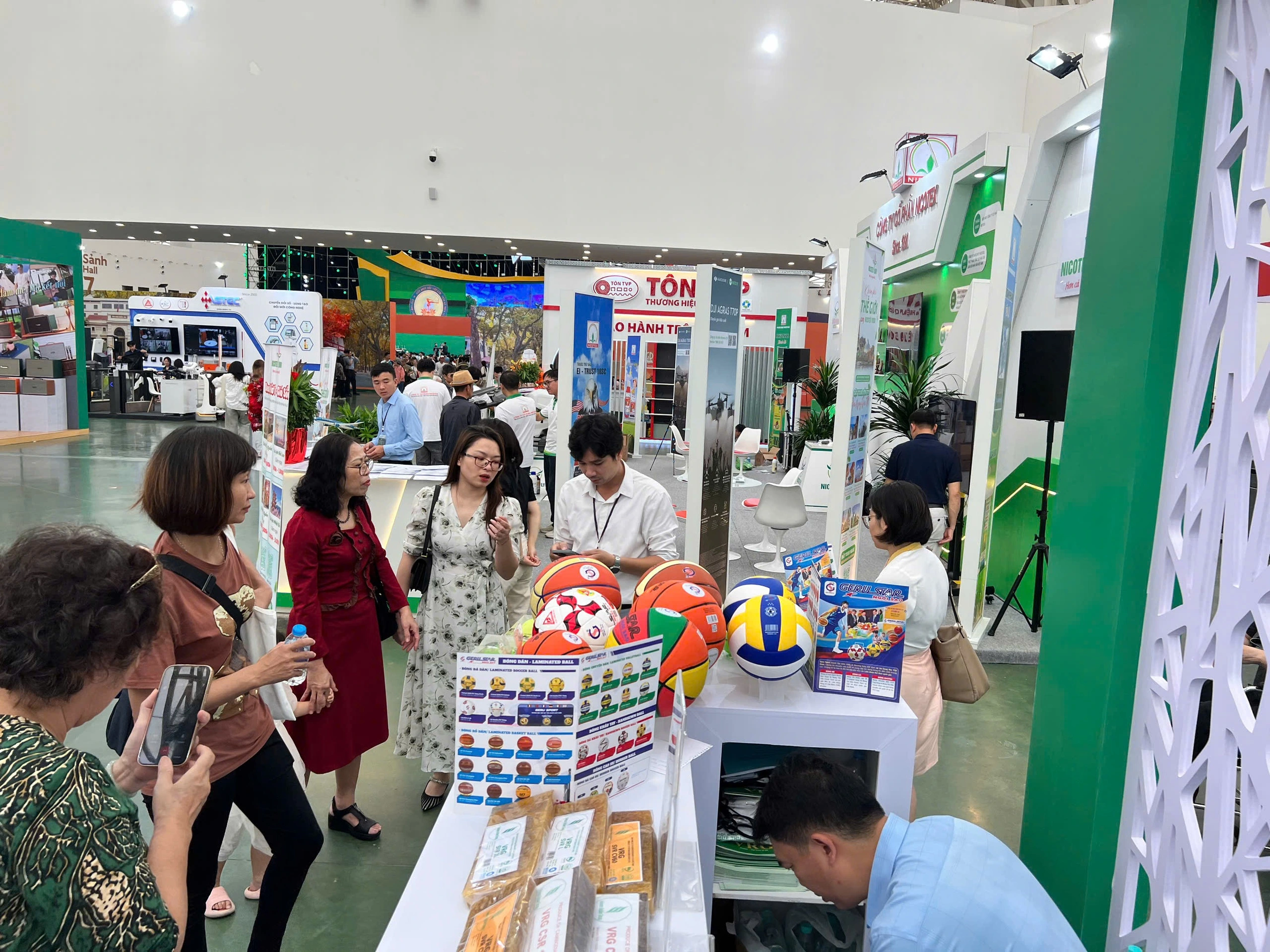 Geru Sport khẳng định uy tín, đồng hành cùng thể thao cộng đồng- Ảnh 1. Geru Sport gian hàng tại Hội chợ Mùa Thu