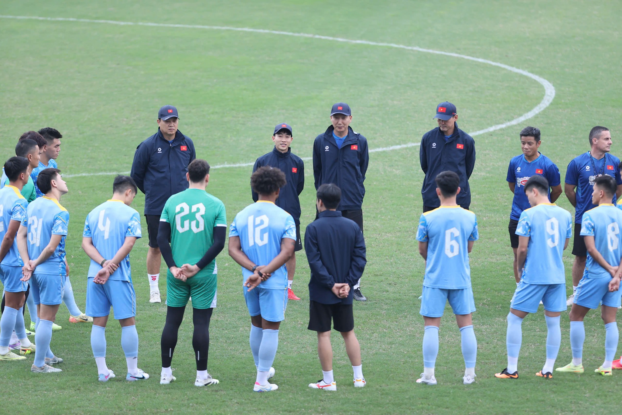 HLV Kim Sang-sik suy nghĩ về chiến thuật